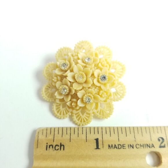 Vintage Cream Plastic Flower with Rhinestones Brooch Lapel Pin, Made in Japan - Picture 5 of 6